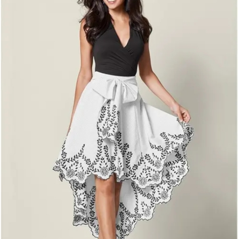Venus. New. Size 12 Skirt. Black White Embroidered
